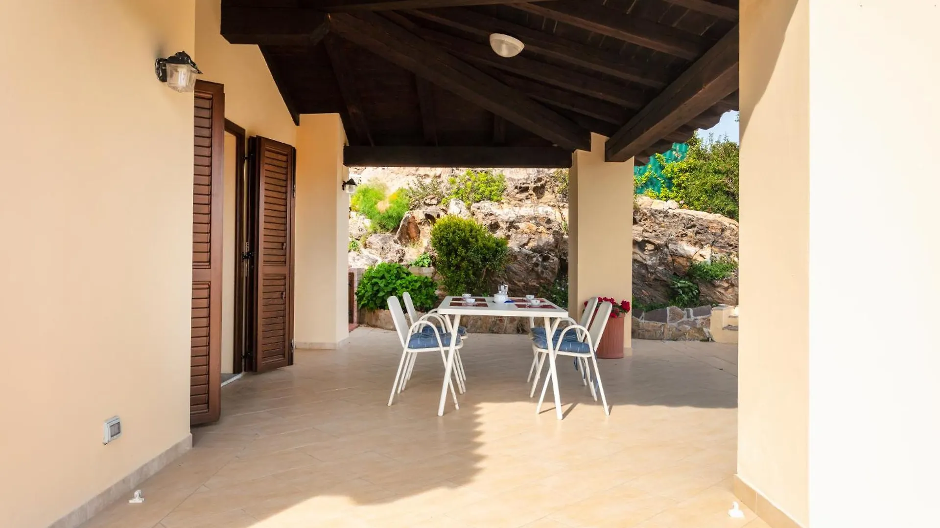 Villa Caposchiera A 150M Dal Mare Casa Tamponi Italy