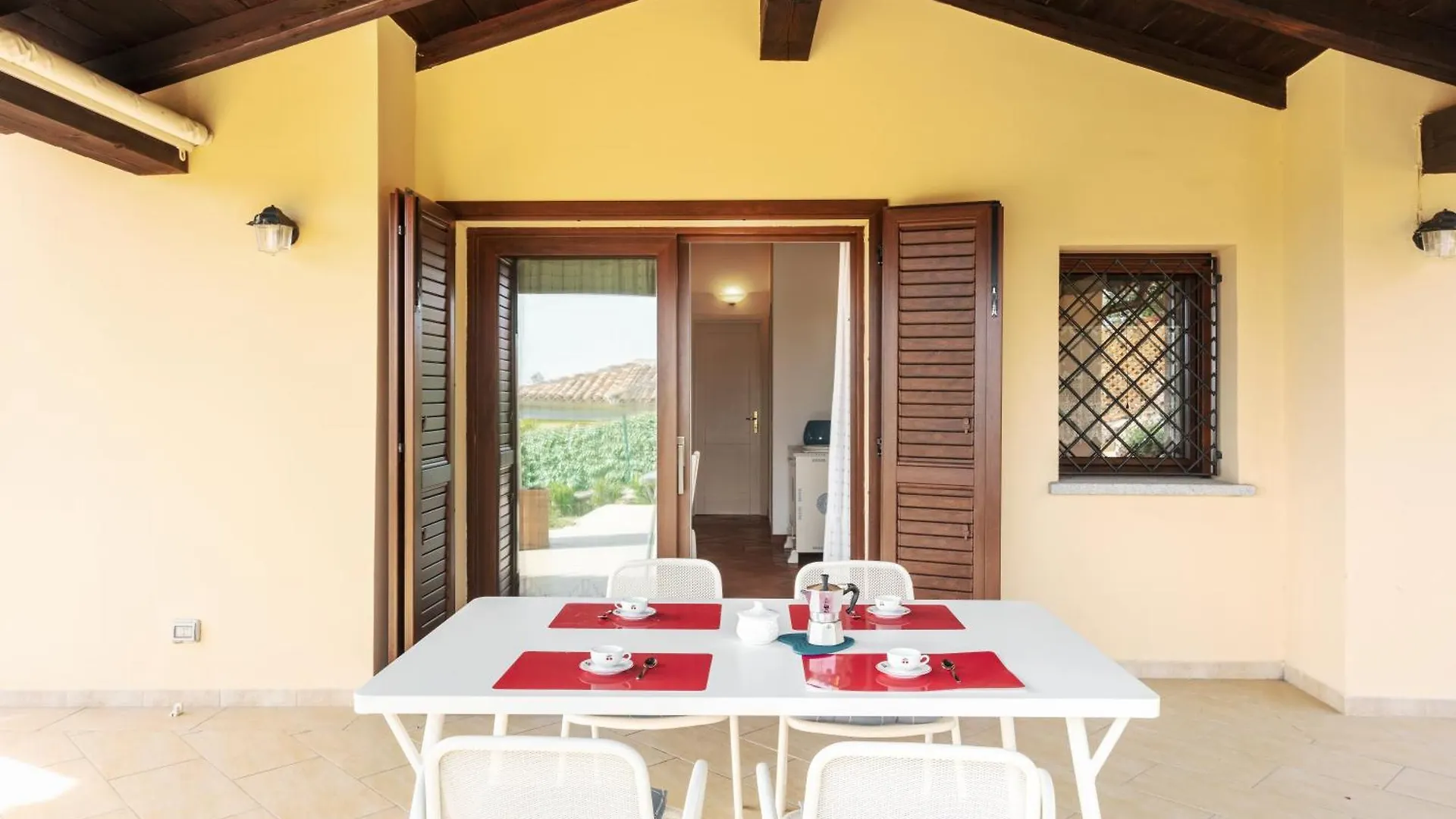 Holiday home Villa Caposchiera A 150M Dal Mare Casa Tamponi